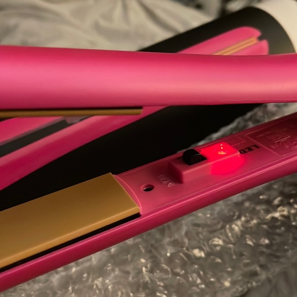 CHI 1" Ceramic Hairstyling Iron, Dream in Color. - Picture 5 of 5